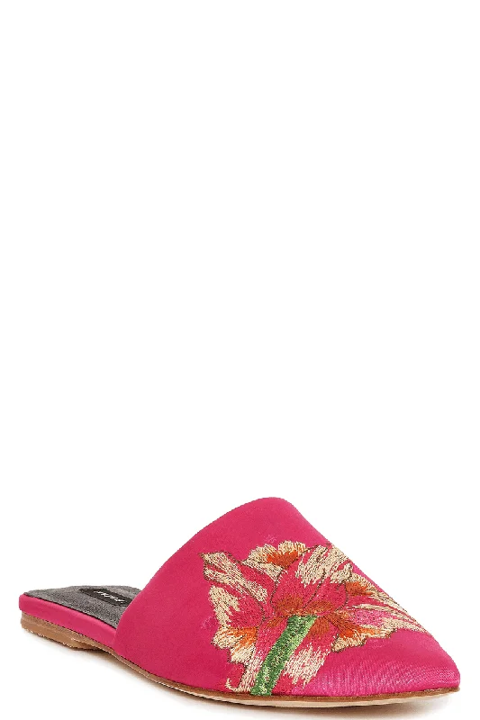 Women's Embroidered Heeled Sandals with Wedge Heel and Open Back in Cream for a Bohemian and Relaxed Summer OutfitArri Satin Embroidered Slide Women's Embroidered Heeled Sandals with Wedge Heel and Open Back in Cream for a Bohemian and Relaxed Summer OutfitArri Satin Embroidered Slide