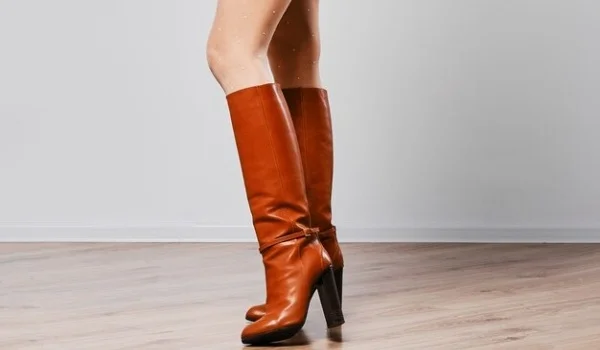 Knee boots