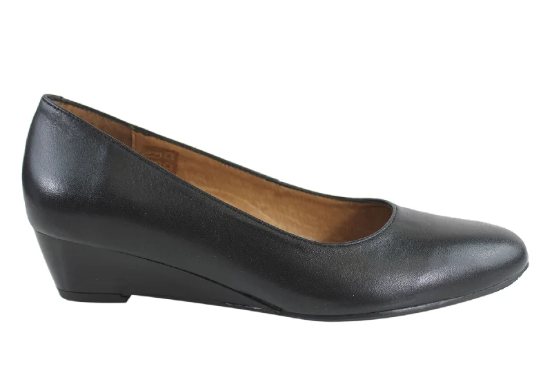 Men's sandals with a shock - absorbing insoleAerobics Catering Womens Classic Wedge Court Shoes