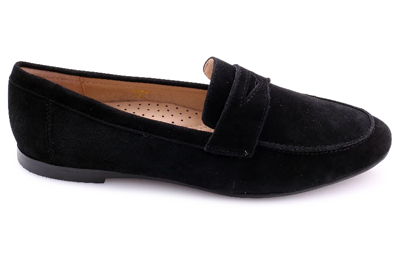 Men's loafers in a neutral color like black or brownAllora Preppy