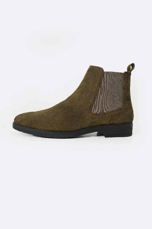 CLASSIC CHELSEA BOOTS