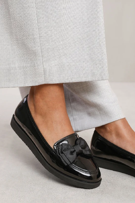 Men's loafers with a removable insole for cleaningAMITY SLIP ON LOAFER SLIDER WITH BOW DETAIL IN BLACK PATENT Men's loafers with a removable insole for cleaningAMITY SLIP ON LOAFER SLIDER WITH BOW DETAIL IN BLACK PATENT