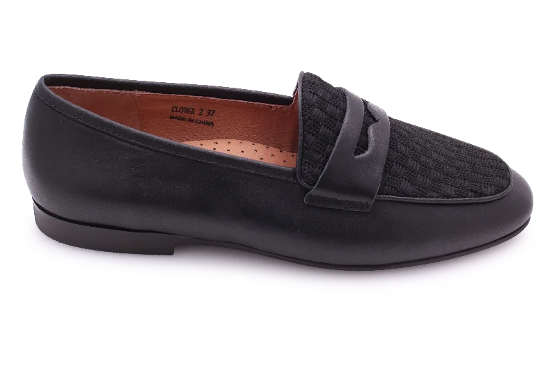 Men's loafers with a decorative buckleLynette&Co Clover