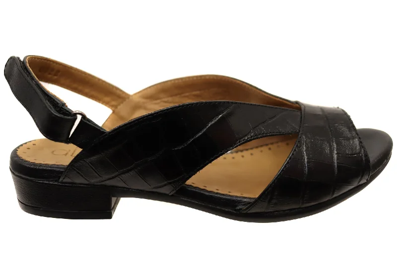 Men's sandals with a rubber sole for tractionOpananken Baili Womens Comfortable Brazilian Leather Sandals