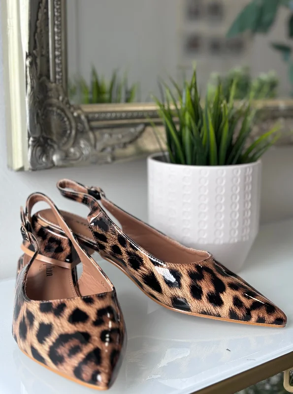 Men's loafers with a stretchy side panel for a better fitSandra Slingback Ballerinas (Leopard) Men's loafers with a stretchy side panel for a better fitSandra Slingback Ballerinas (Leopard)