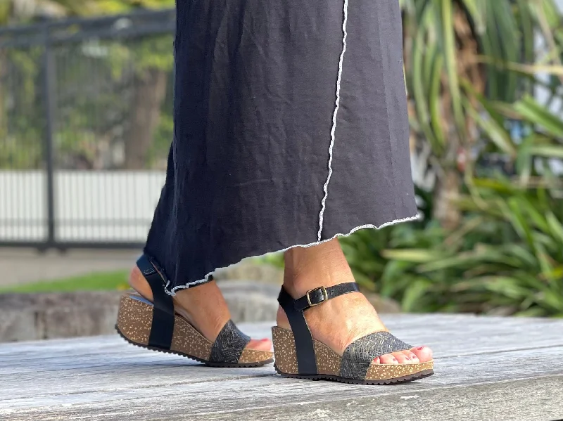 Waterproof men's sandals for water activitiesSPK Cielo available in 3 colours.