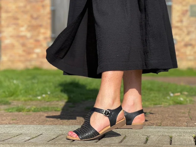Men's sandals with a cushioned footbedTango's Kinder