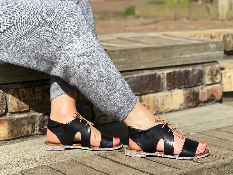 Men's sandals with a buckle closureTango's Yara available in 3 colours