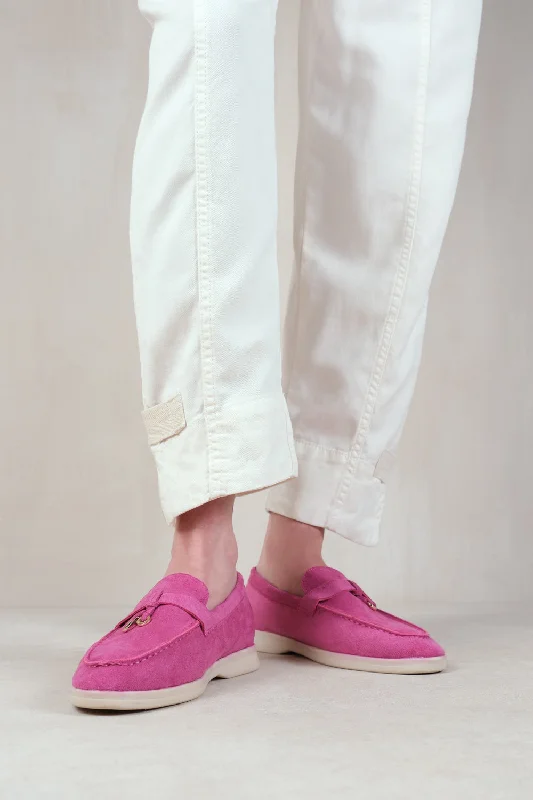 Men's loafers with a memory foam insolePEGASUS SLIP ON TRIM LOAFERS WITH ACCESSORY DETAILING IN FUCHSIA SUEDE Men's loafers with a memory foam insolePEGASUS SLIP ON TRIM LOAFERS WITH ACCESSORY DETAILING IN FUCHSIA SUEDE