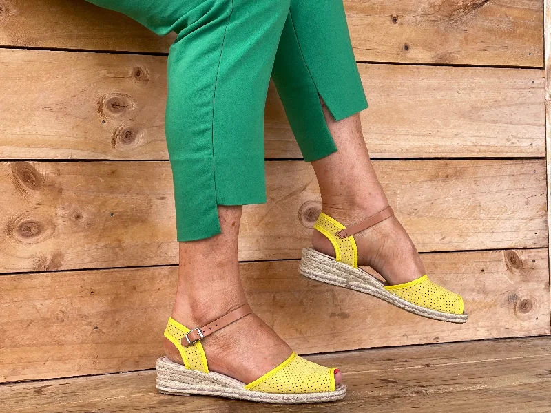 Men's sandals with a shock - absorbing insoleVia Nova Fern available in 3 colours