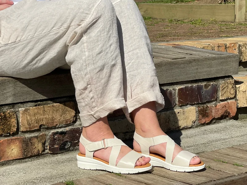 Men's sandals with a flexible sole for easy movementVia Nova Garda available in 4 colours Men's sandals with a flexible sole for easy movementVia Nova Garda available in 4 colours