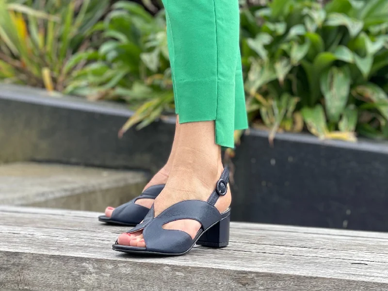 Men's sandals with a leather lining for comfortVia Nova Karena available in 4 colours