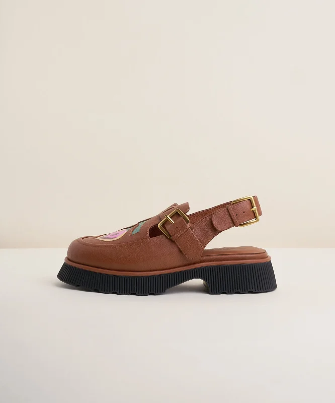 Men's loafers in a neutral color like black or brownViv