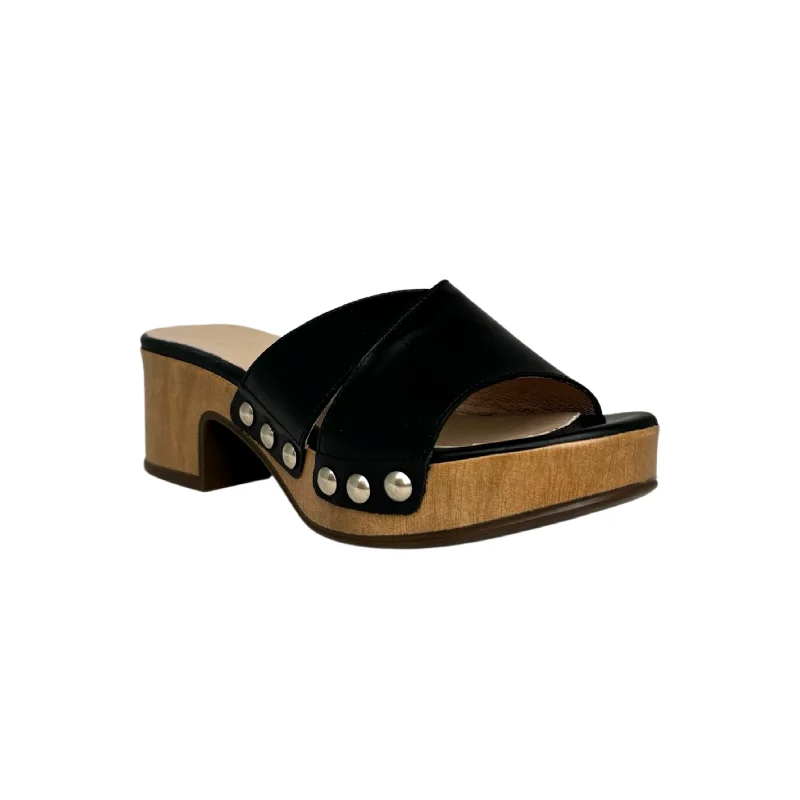 Women's Flat Slide Sandals with a Memory Foam Insole in White for All - Day Comfort Women's Flat Slide Sandals with a Memory Foam Insole in White for All - Day Comfort Waterproof Women's Rubber Beach Sandals with Arch Support in Blue for Water ActivitiesD8831 Black Clog Sandal