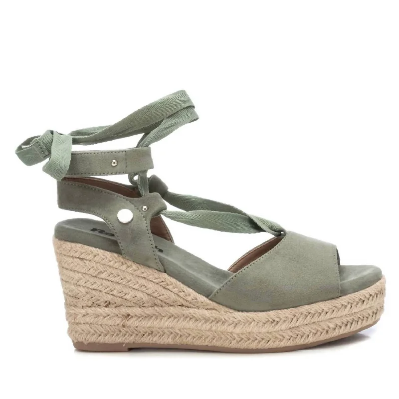 Women's Sandals with a Wedge Heel and a Tassel Detail in Orange for a Trendy Look Women's Sandals with a Wedge Heel and a Tassel Detail in Orange for a Trendy Look Adjustable Strap Women's Sandals with a Padded Heel in Pink for a Custom FitWomen's Wedge Sandals In Kakhi