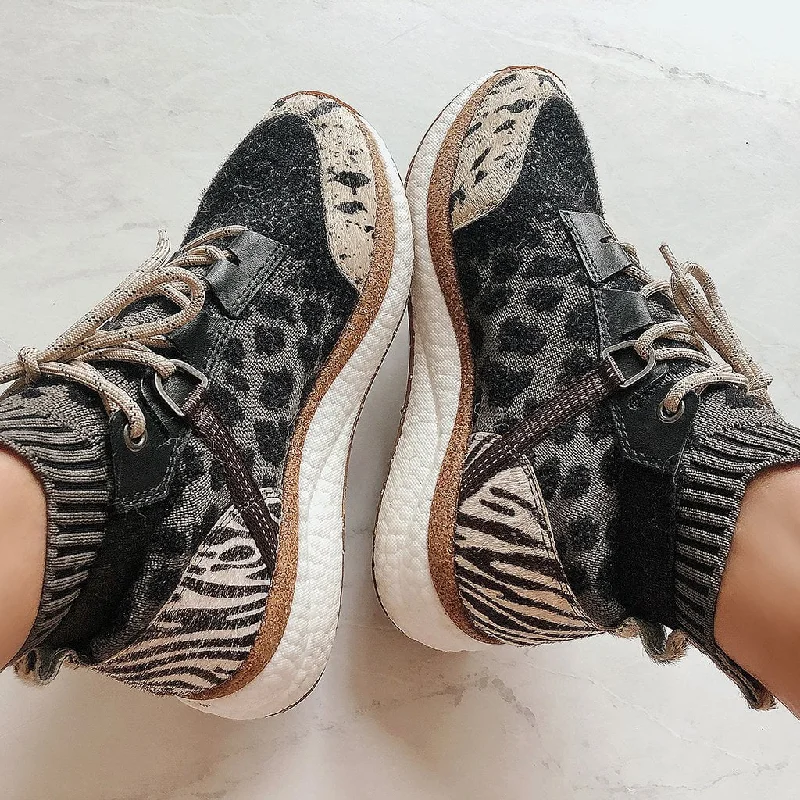 Women's triathlon athletic shoes with a quick - change feature HYBRID in ANIMAL PRINT High Top Sneakers Women's triathlon athletic shoes with a quick - change feature HYBRID in ANIMAL PRINT High Top Sneakers