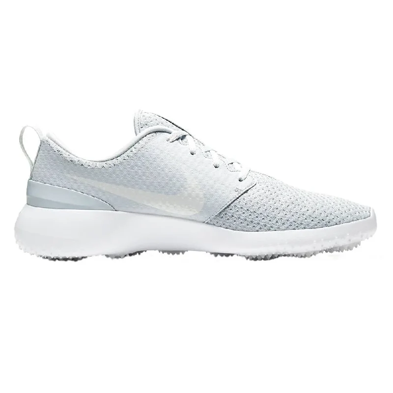 Women's narrow - width athletic shoes for a snug fit Golf shoes with lightweight materialsNike Roshe G Spikeless Golf Shoes 2020 Women's narrow - width athletic shoes for a snug fit Golf shoes with lightweight materialsNike Roshe G Spikeless Golf Shoes 2020