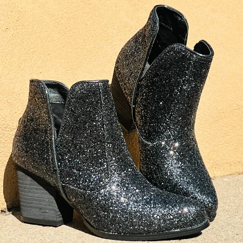 women's booties with pointed toeFiera Black Booties*