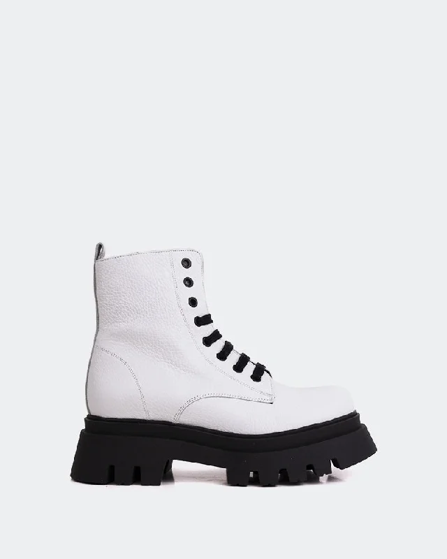 women's ankle boots with embroiderySainz White Leather